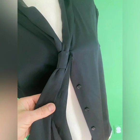 St John 100% silk black sleeveless top - Picture 2 of 5